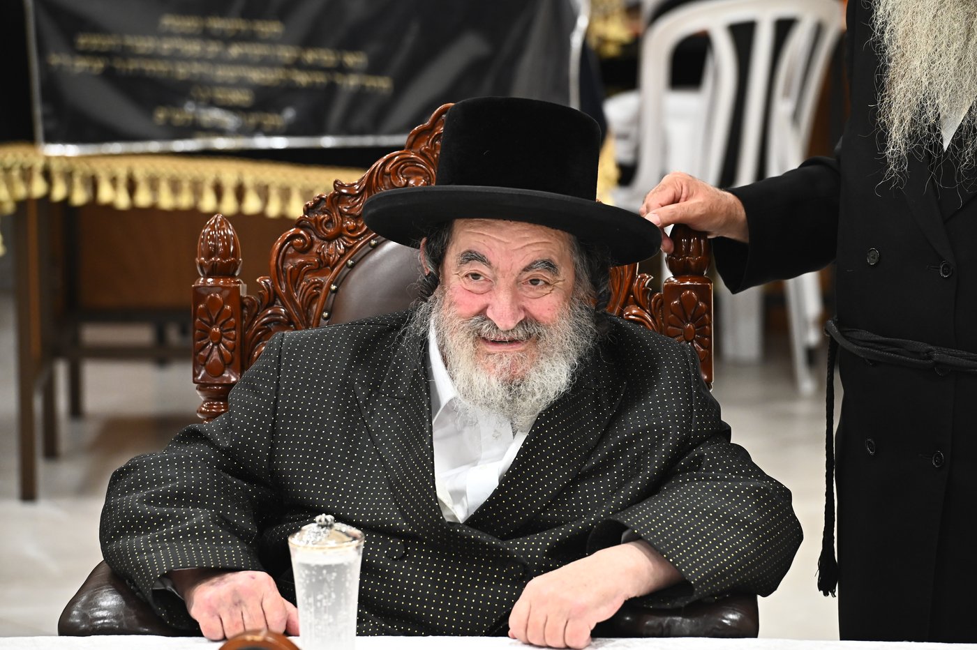 האדמו"ר מויז'ניץ בקבלת קהל