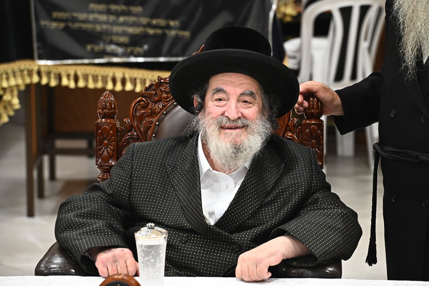 האדמו"ר מויז'ניץ בקבלת קהל