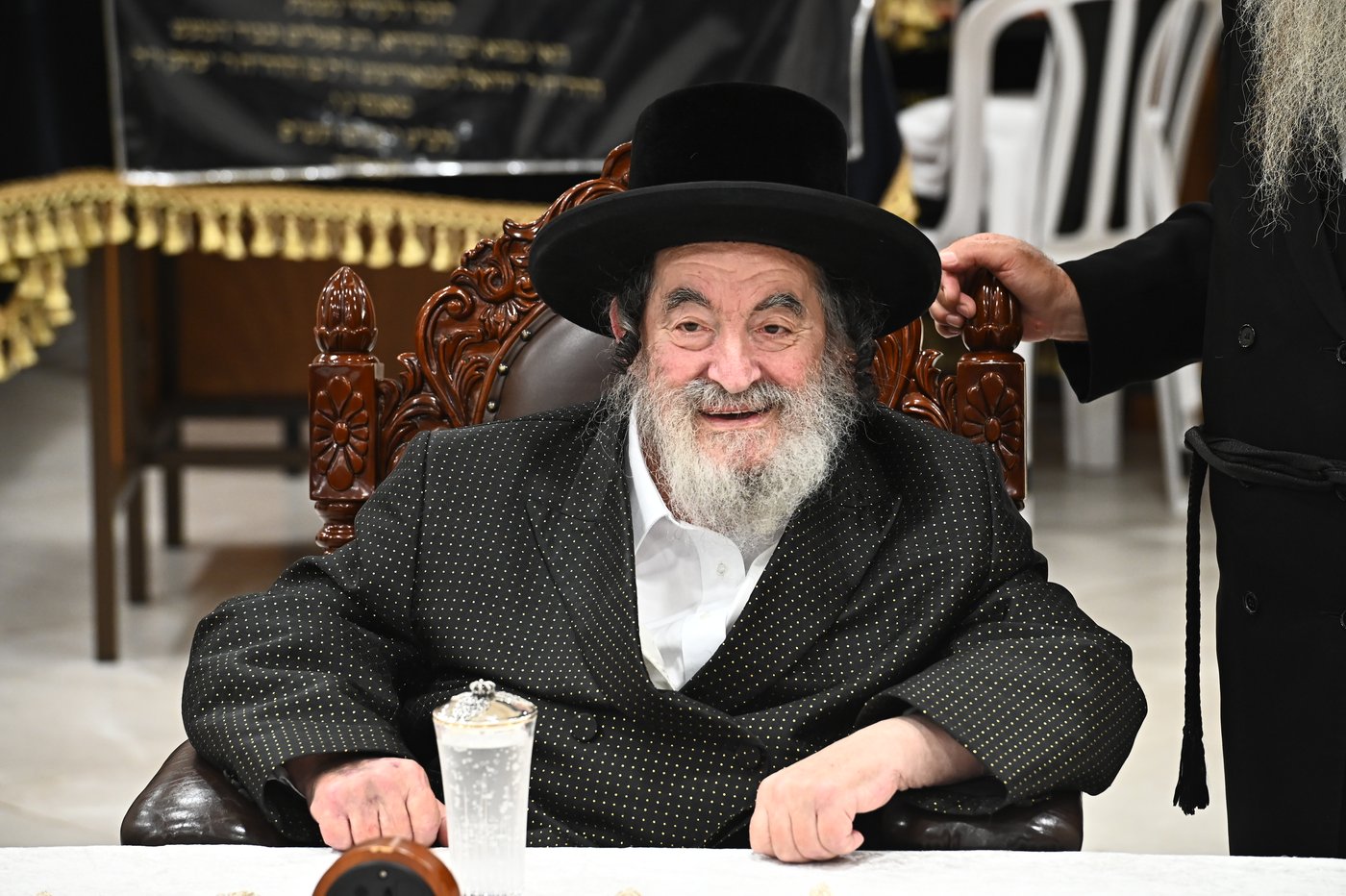 האדמו"ר מויז'ניץ בקבלת קהל