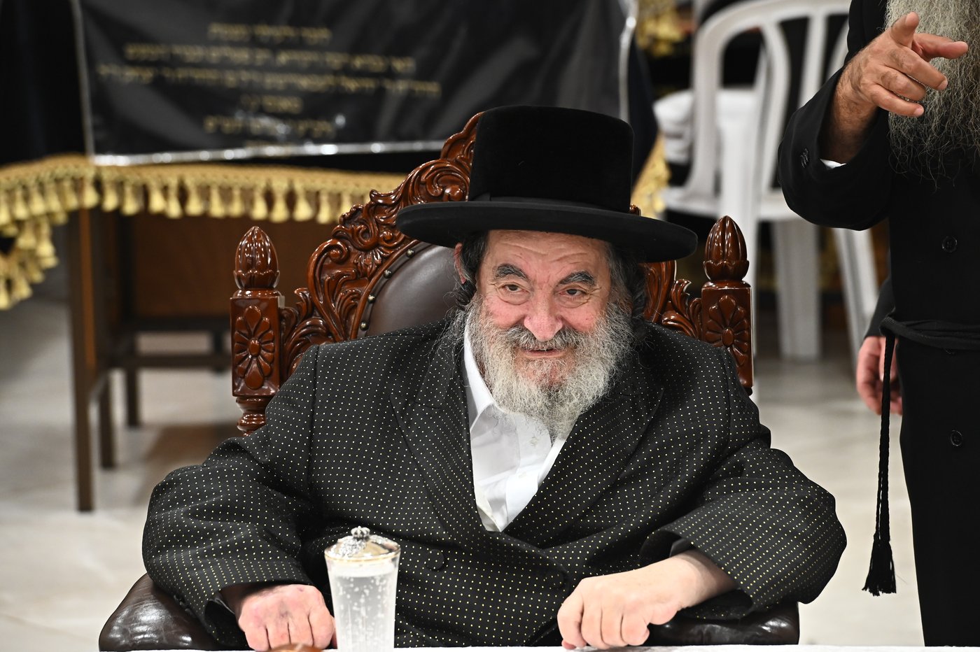 האדמו"ר מויז'ניץ בקבלת קהל