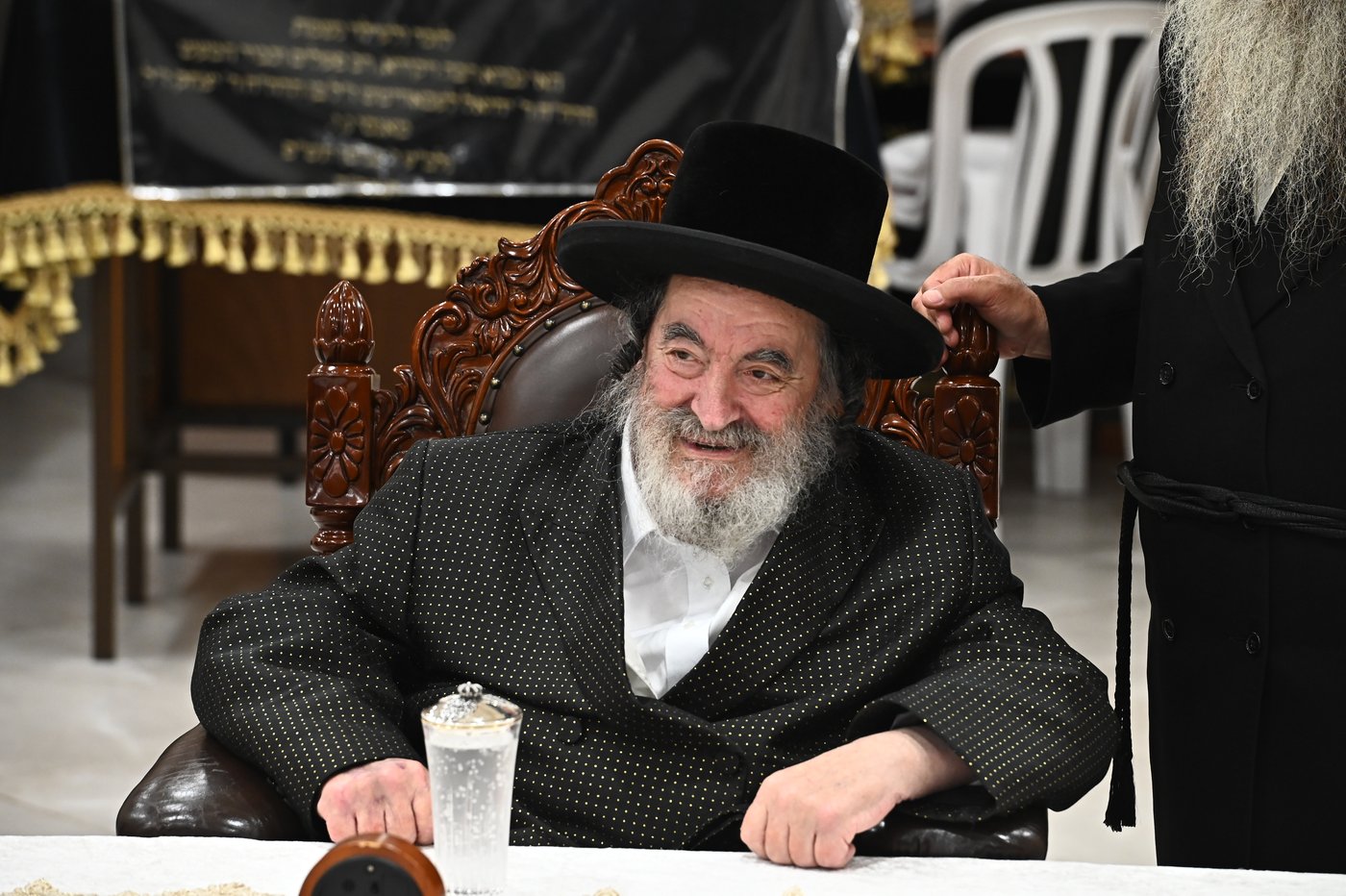 האדמו"ר מויז'ניץ בקבלת קהל