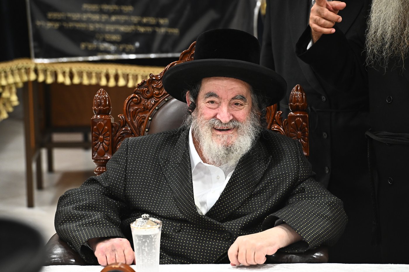 האדמו"ר מויז'ניץ בקבלת קהל
