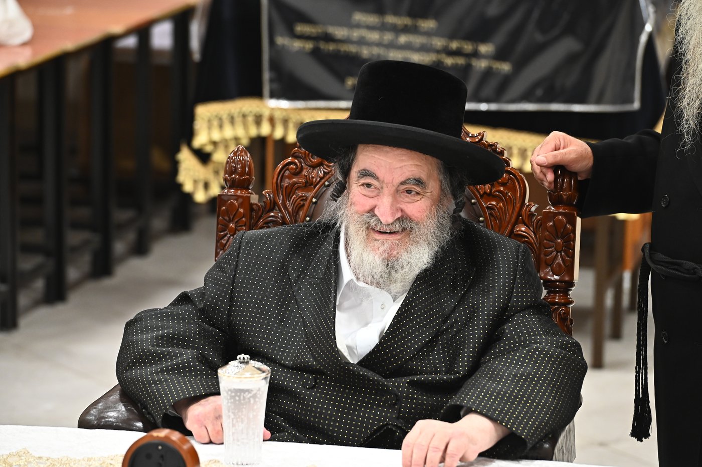האדמו"ר מויז'ניץ בקבלת קהל