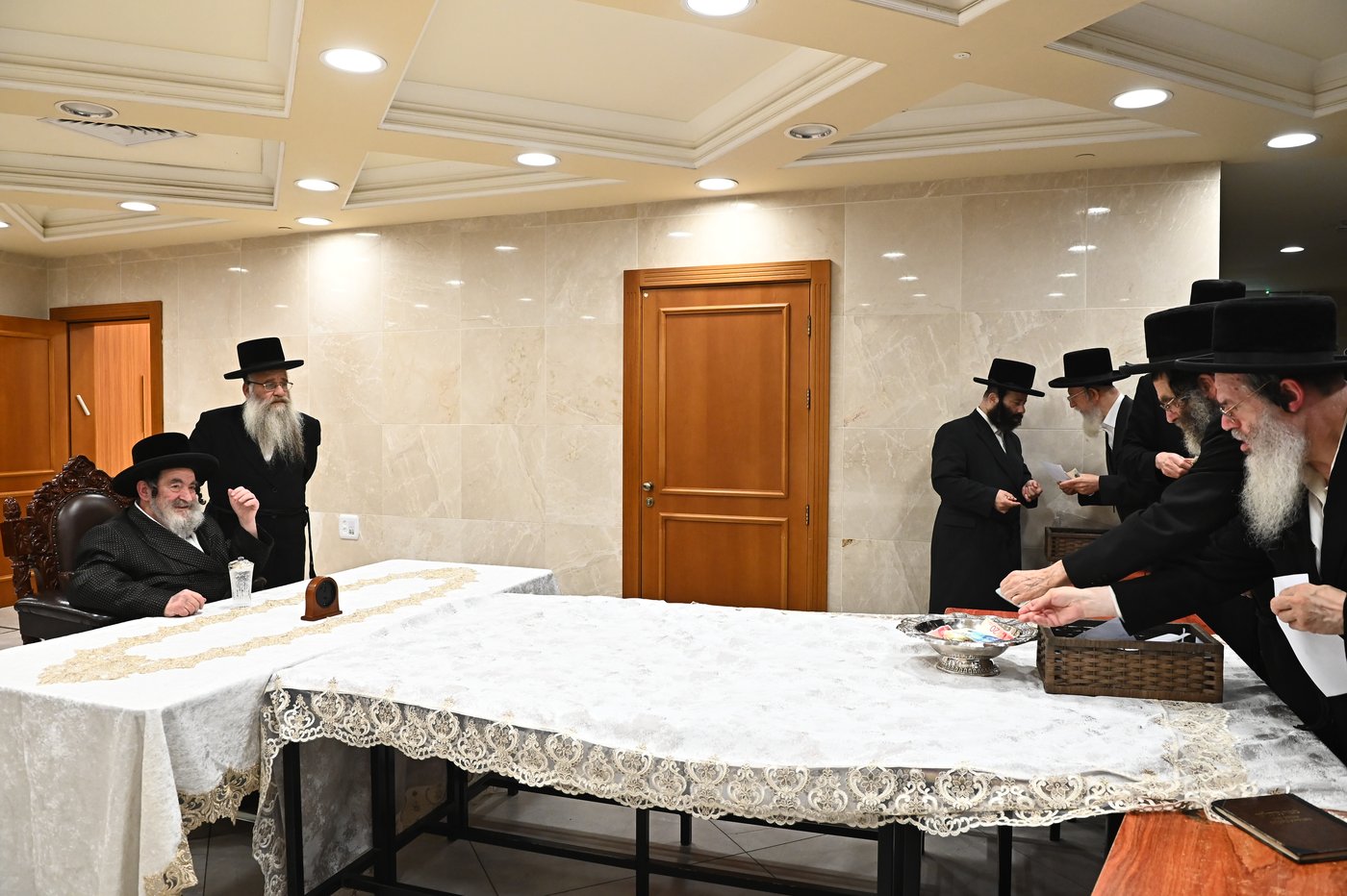 האדמו"ר מויז'ניץ בקבלת קהל