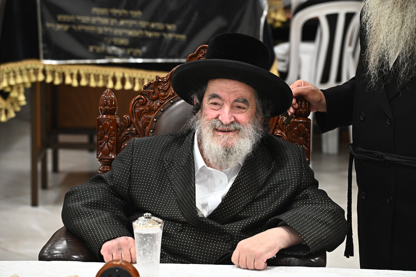 האדמו"ר מויז'ניץ בקבלת קהל