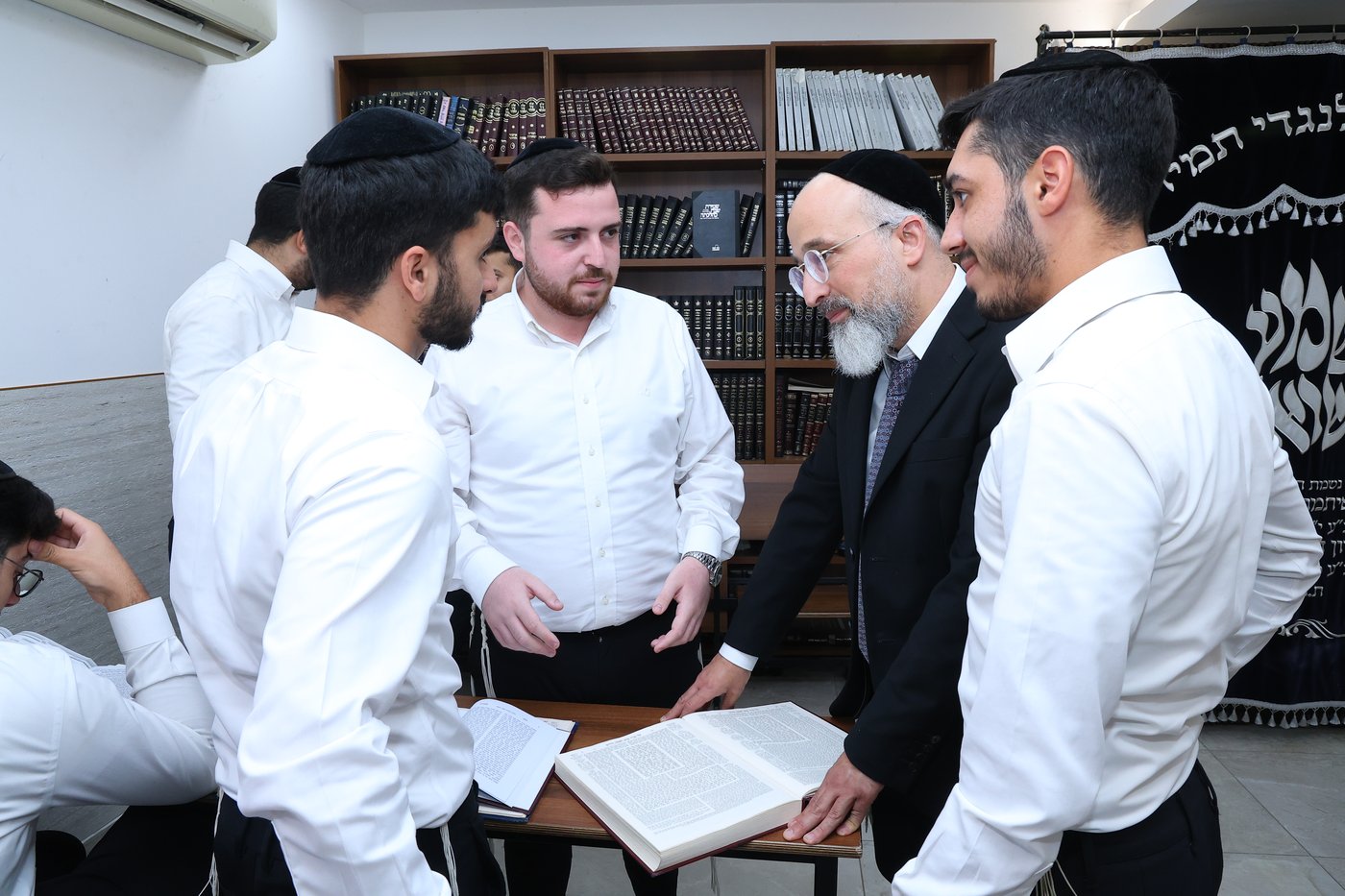 ישיבת אמרי חכמה בסדר לימוד 