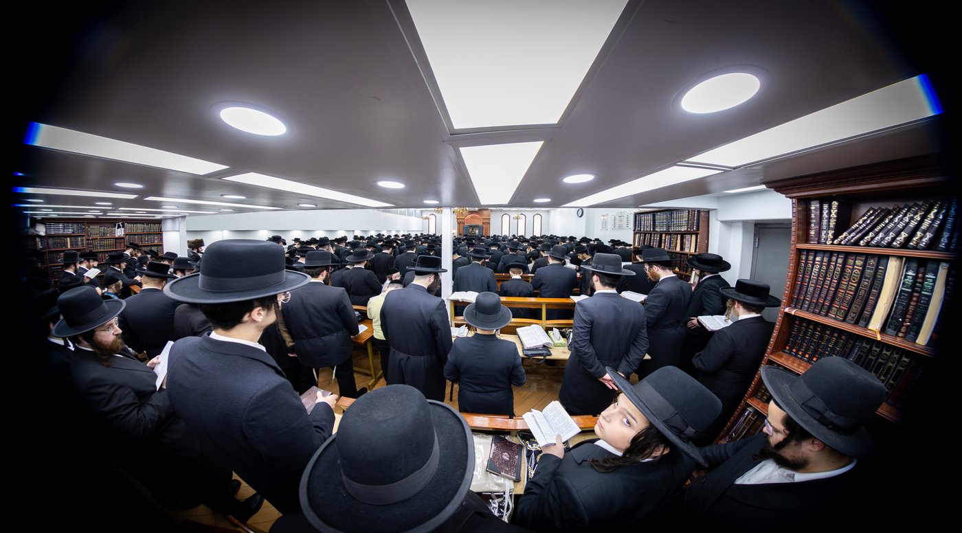 סליחות ראשונות בחצ"ק תולדות צבי ד'ספינקא