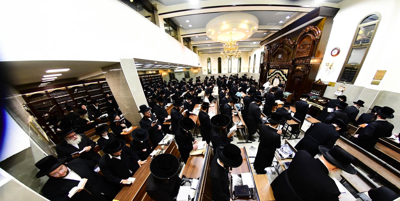 סליחות ראשונות בחצה"ק קרעטשניף י-ם