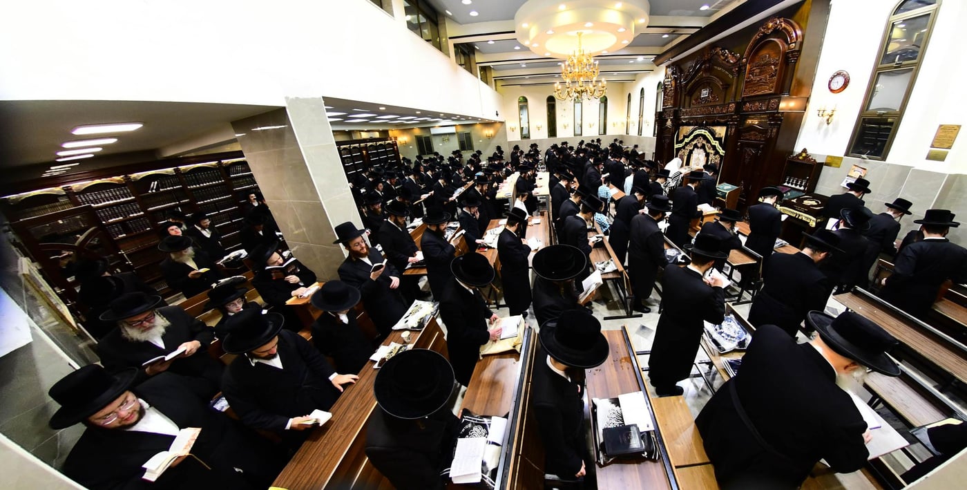 סליחות ראשונות בחצה"ק קרעטשניף י-ם