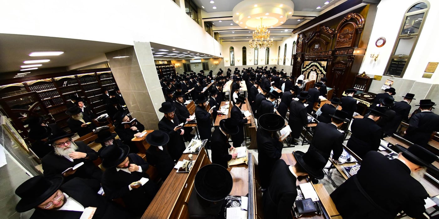 סליחות ראשונות בחצה"ק קרעטשניף י-ם