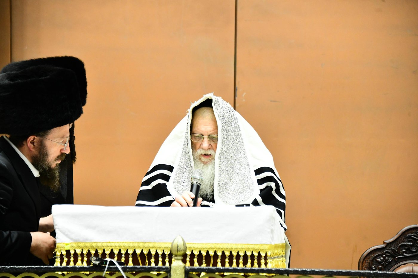 סליחות ראשונות בחצה"ק מודז'יץ