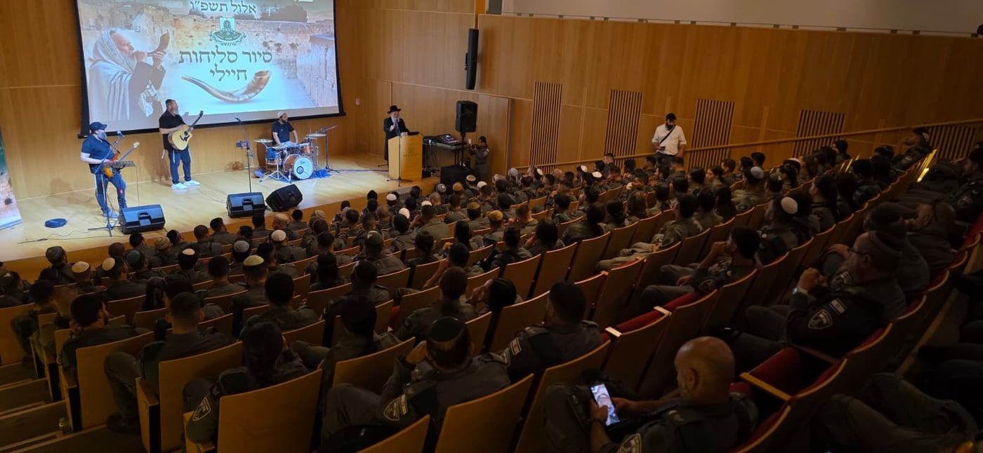 לוחמי מג"ב קיבלו את הגר"ר אלבז בשירה ובתרועות