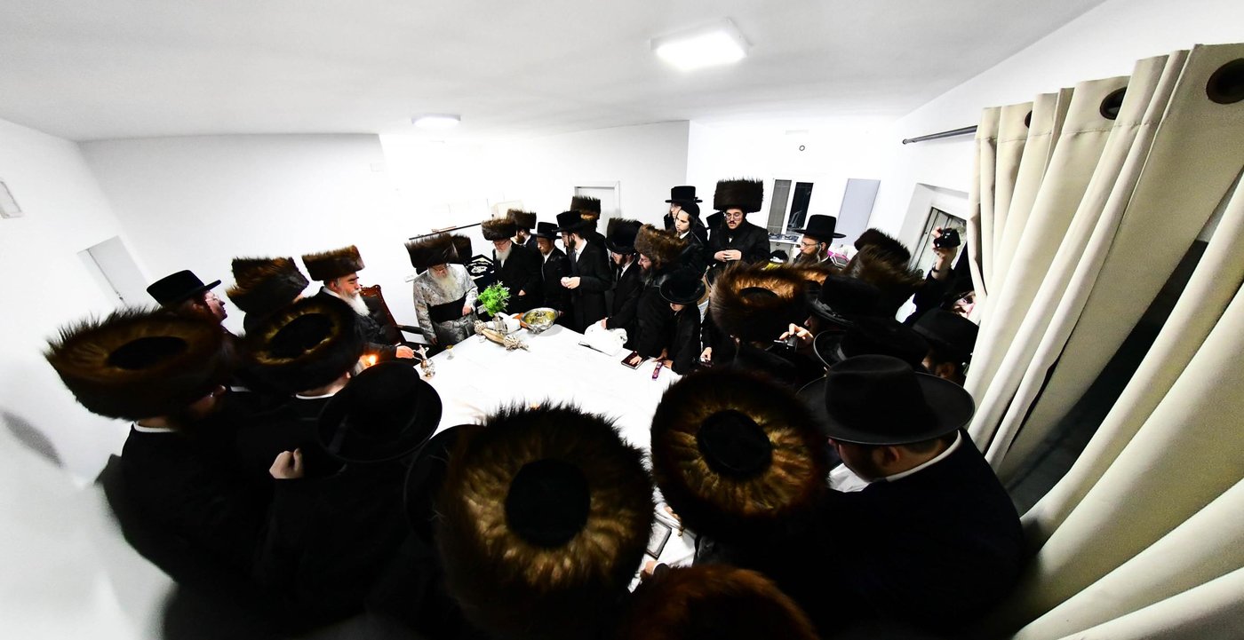 האדמו"ר מצאנז קלויזנבורג בהבדלה