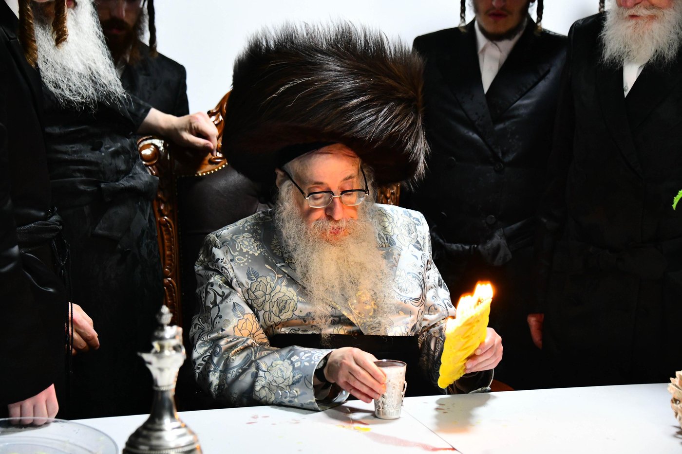 האדמו"ר מצאנז קלויזנבורג בהבדלה