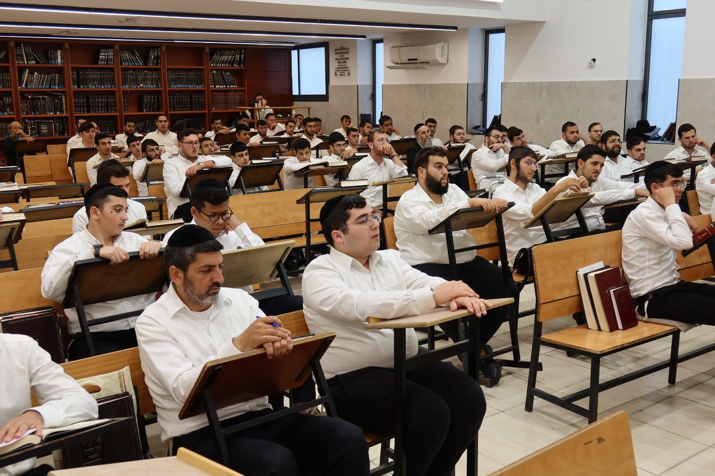 הגה"צ רבי אלימלך בידרמן בישיבת 'אור התלמוד'