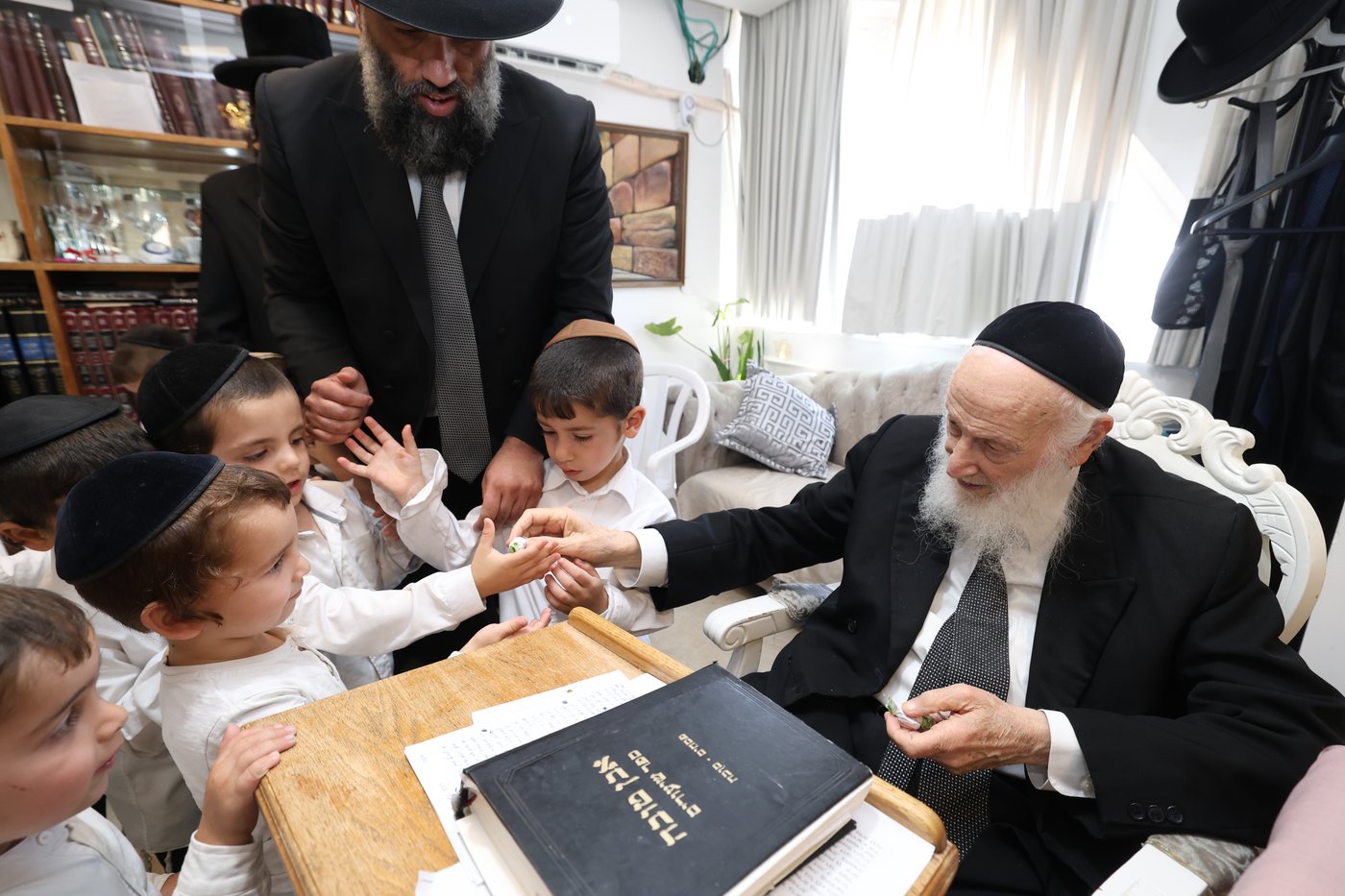 ילדי בית דוד אצל הגר"ש בצלאל