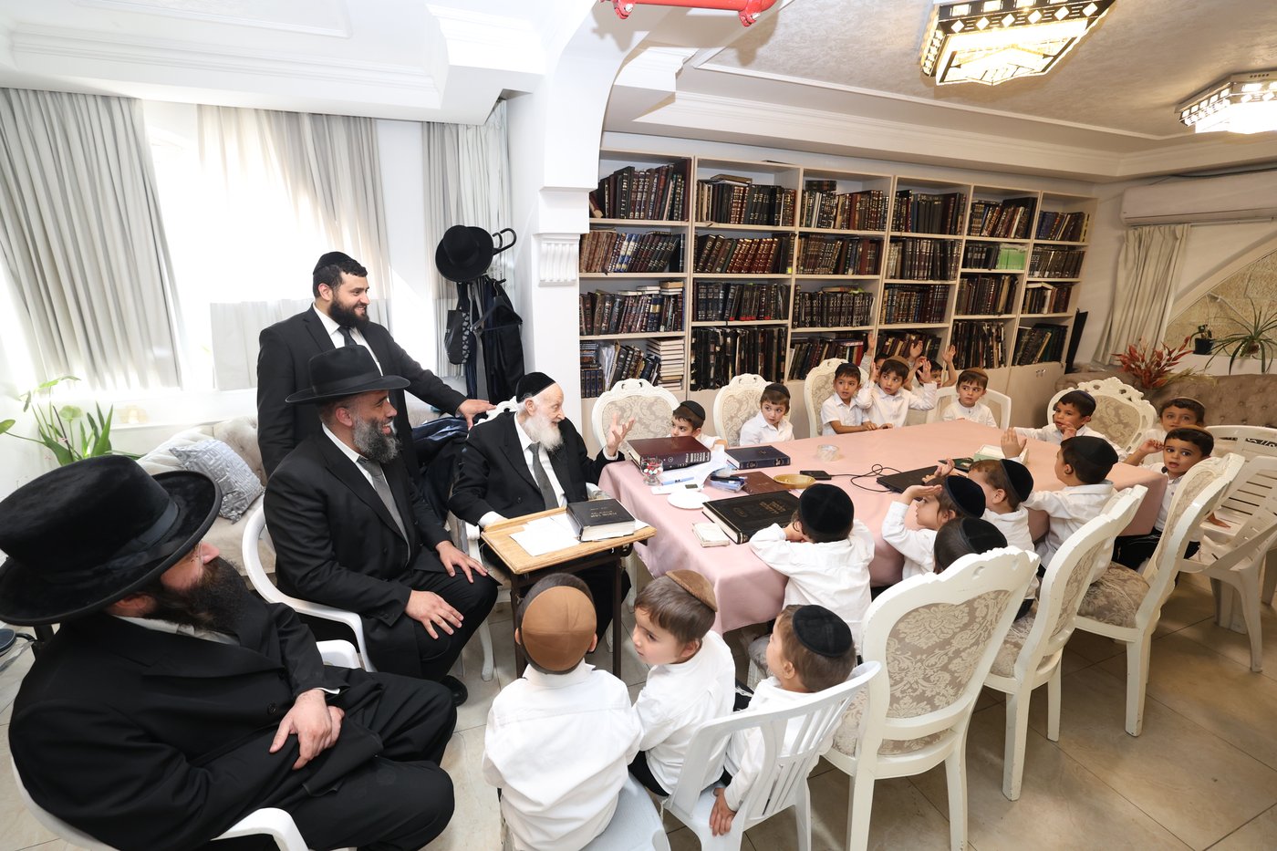 ילדי בית דוד אצל הגר"ש בצלאל