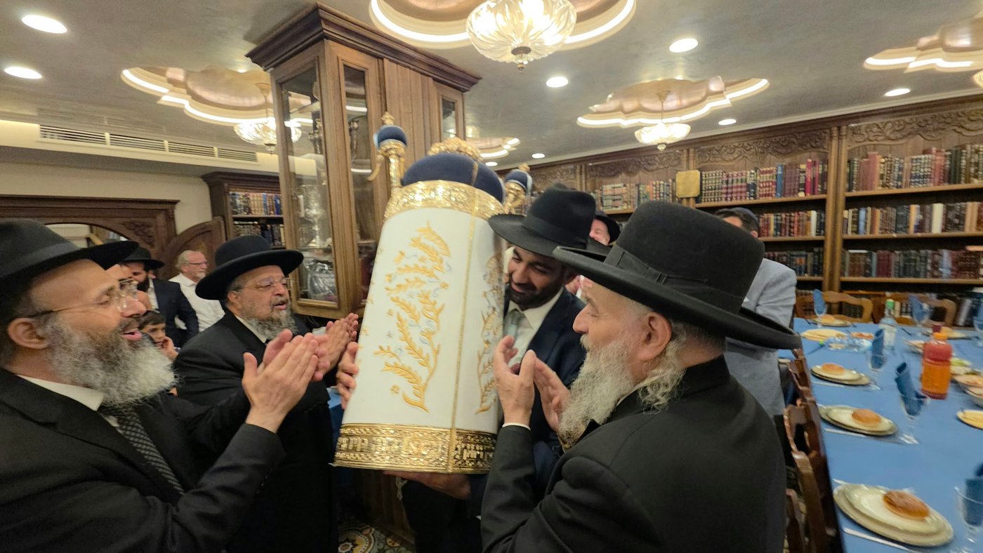 ספר תורה מיוחד הוכנס למעון הראשל"צ זצוק"ל