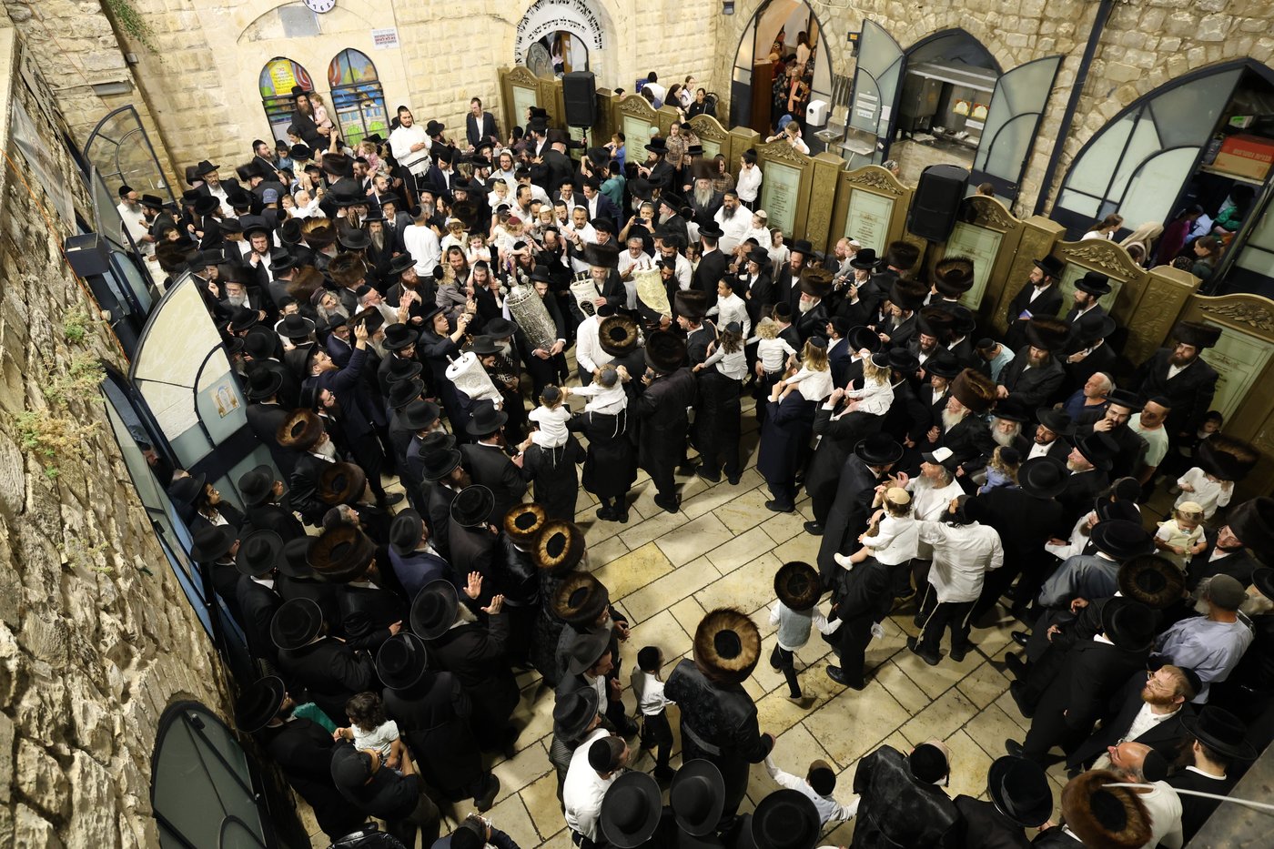 הכנסת ספר תורה במירון