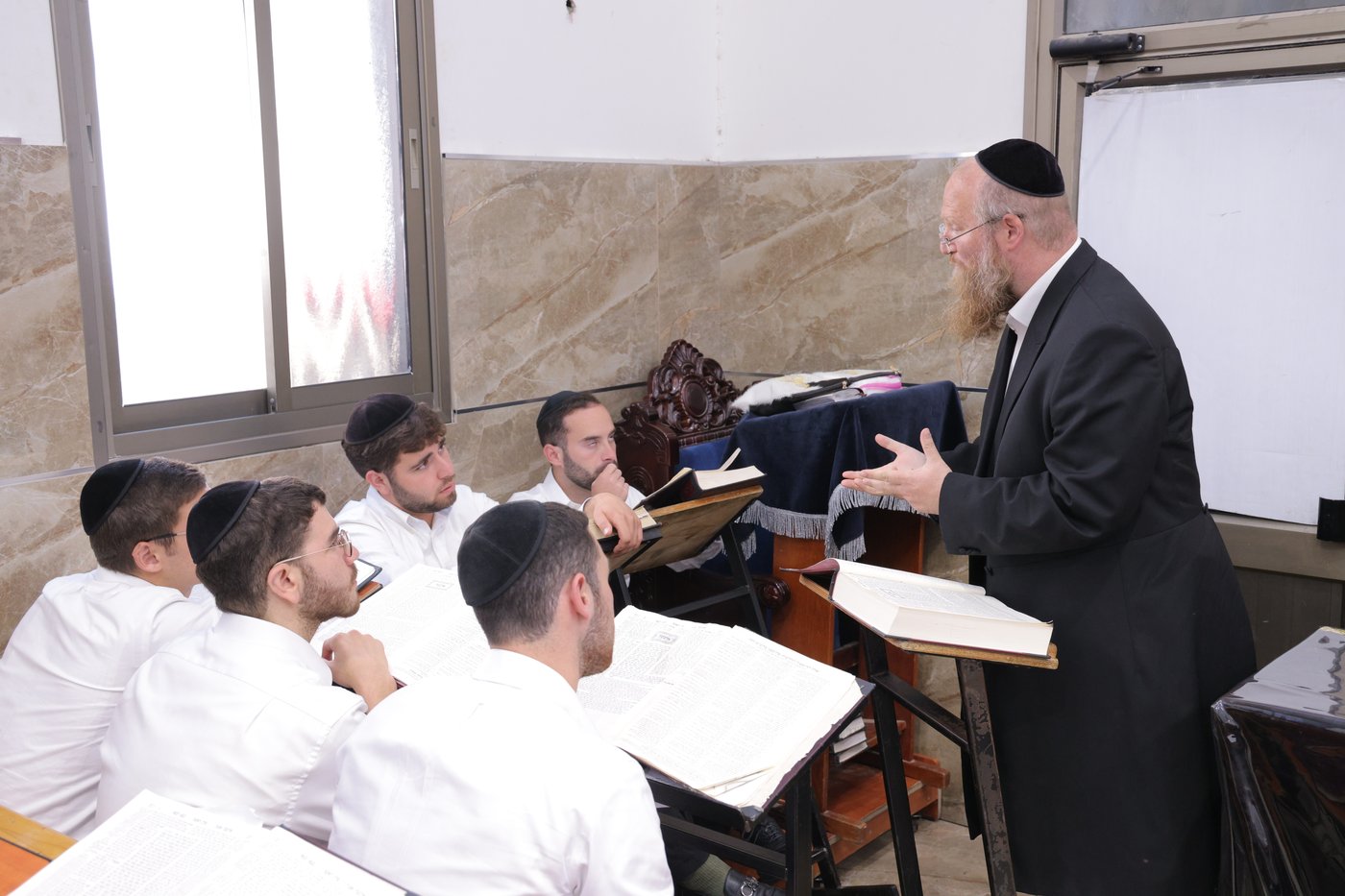 יום א' של סליחות אצל הגר"מ שטרנבוך
