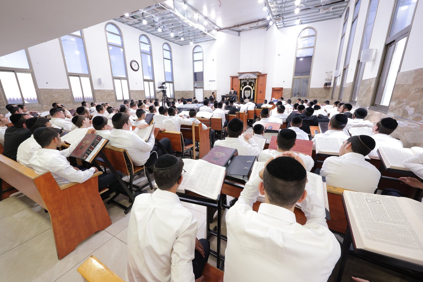 יום א' של סליחות אצל הגר"מ שטרנבוך