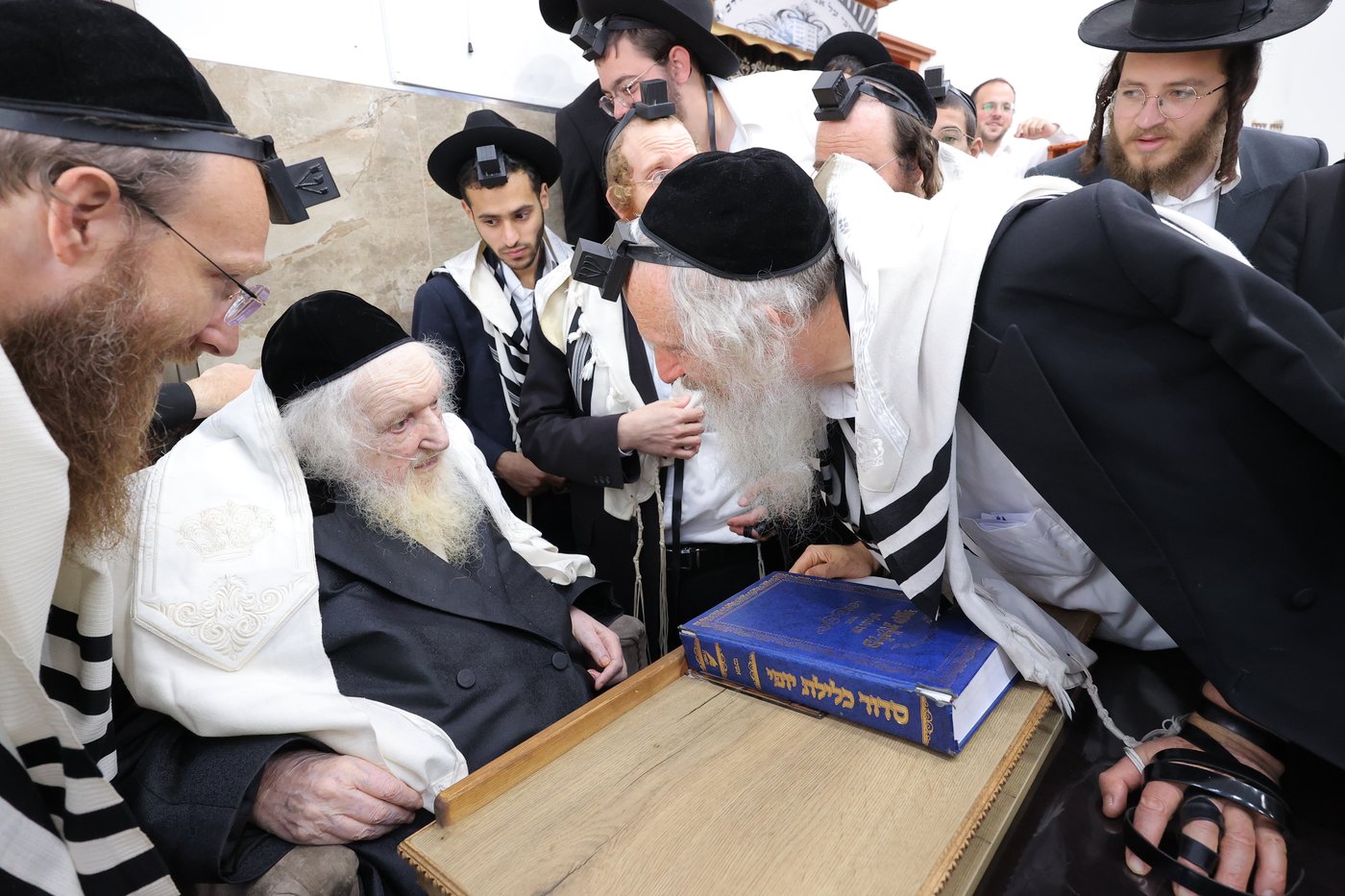 יום א' של סליחות אצל הגר"מ שטרנבוך