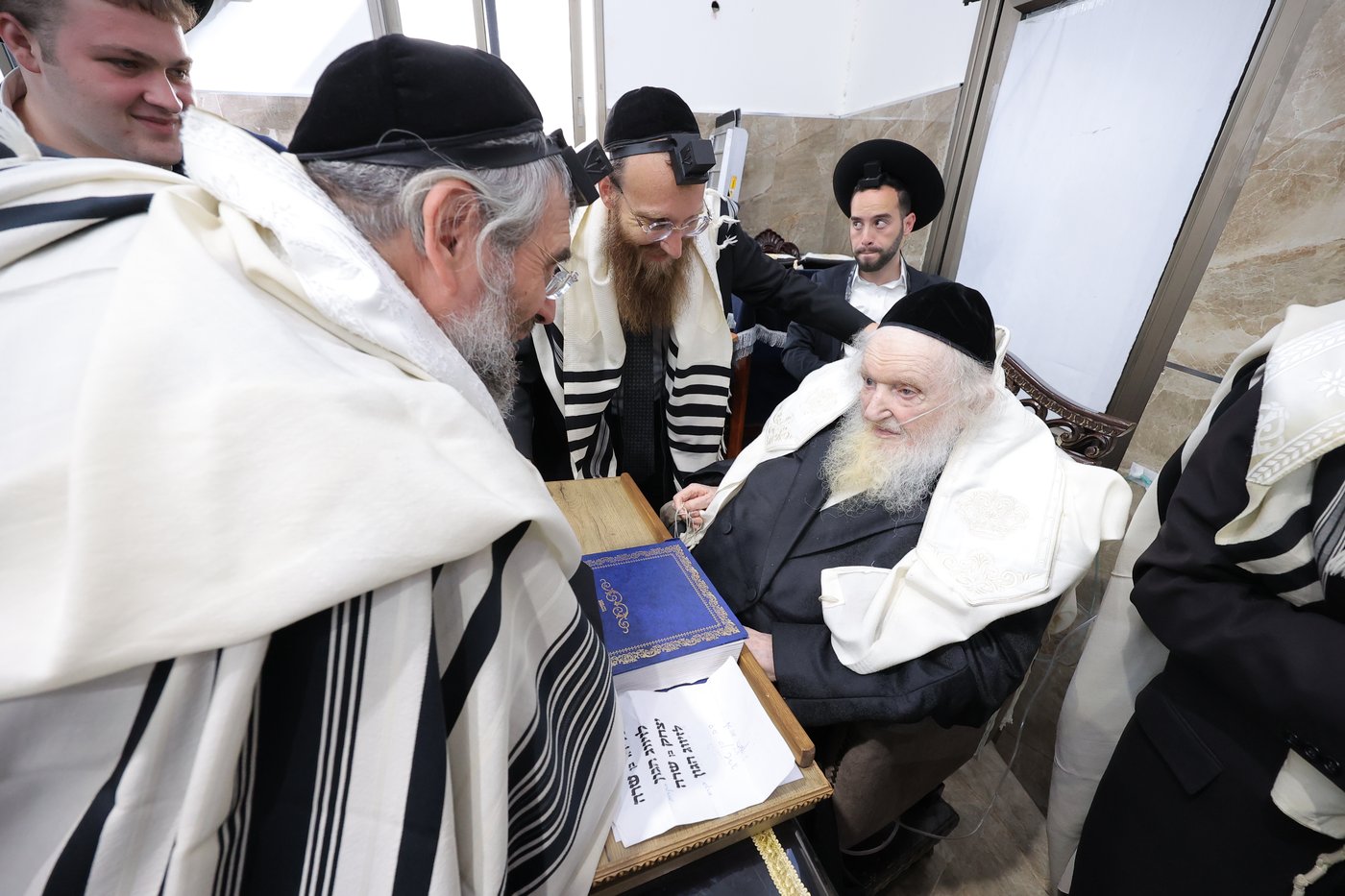 יום א' של סליחות אצל הגר"מ שטרנבוך