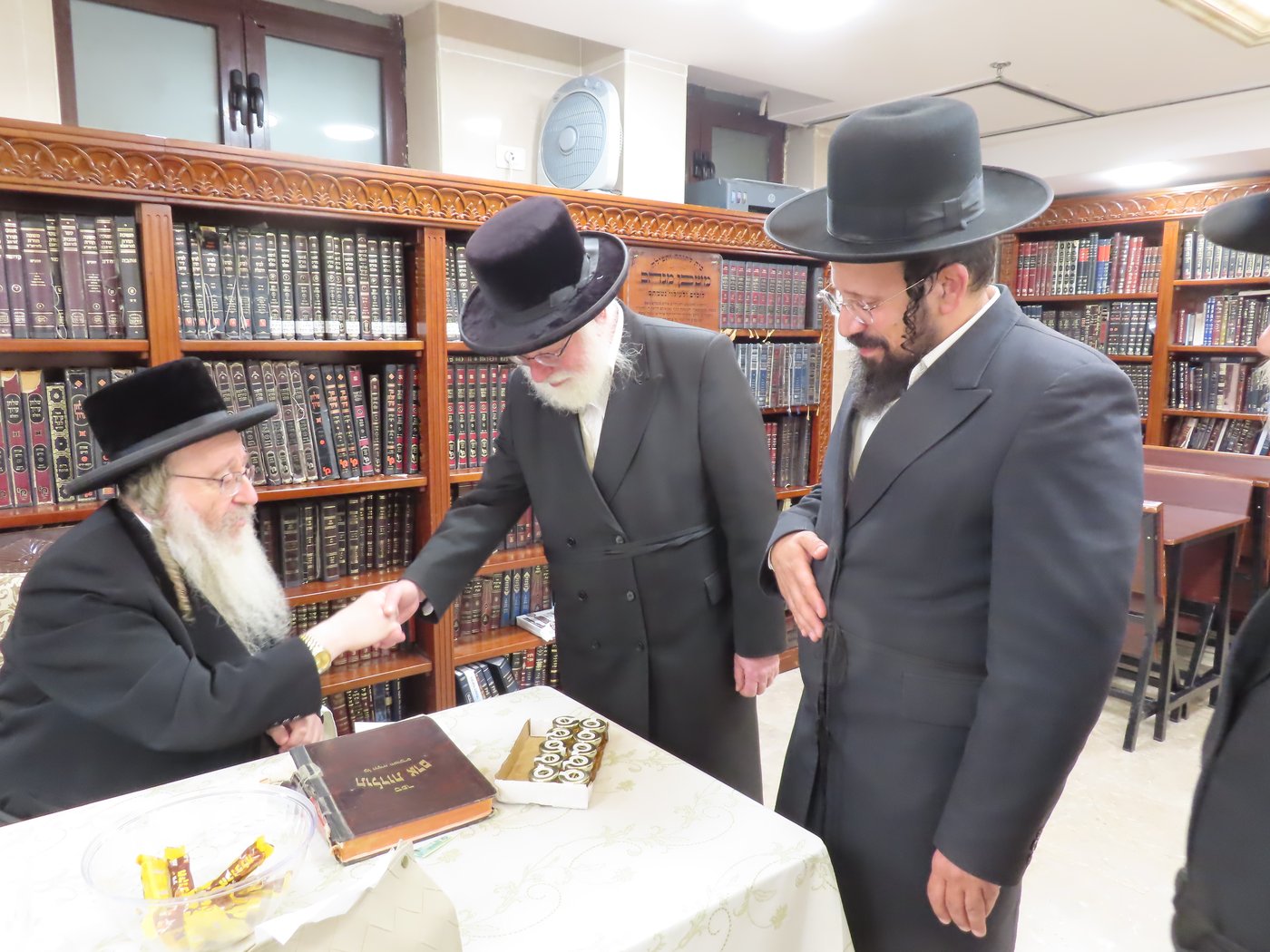 האדמו"ר מביאלה בקבלת קהל באשדוד