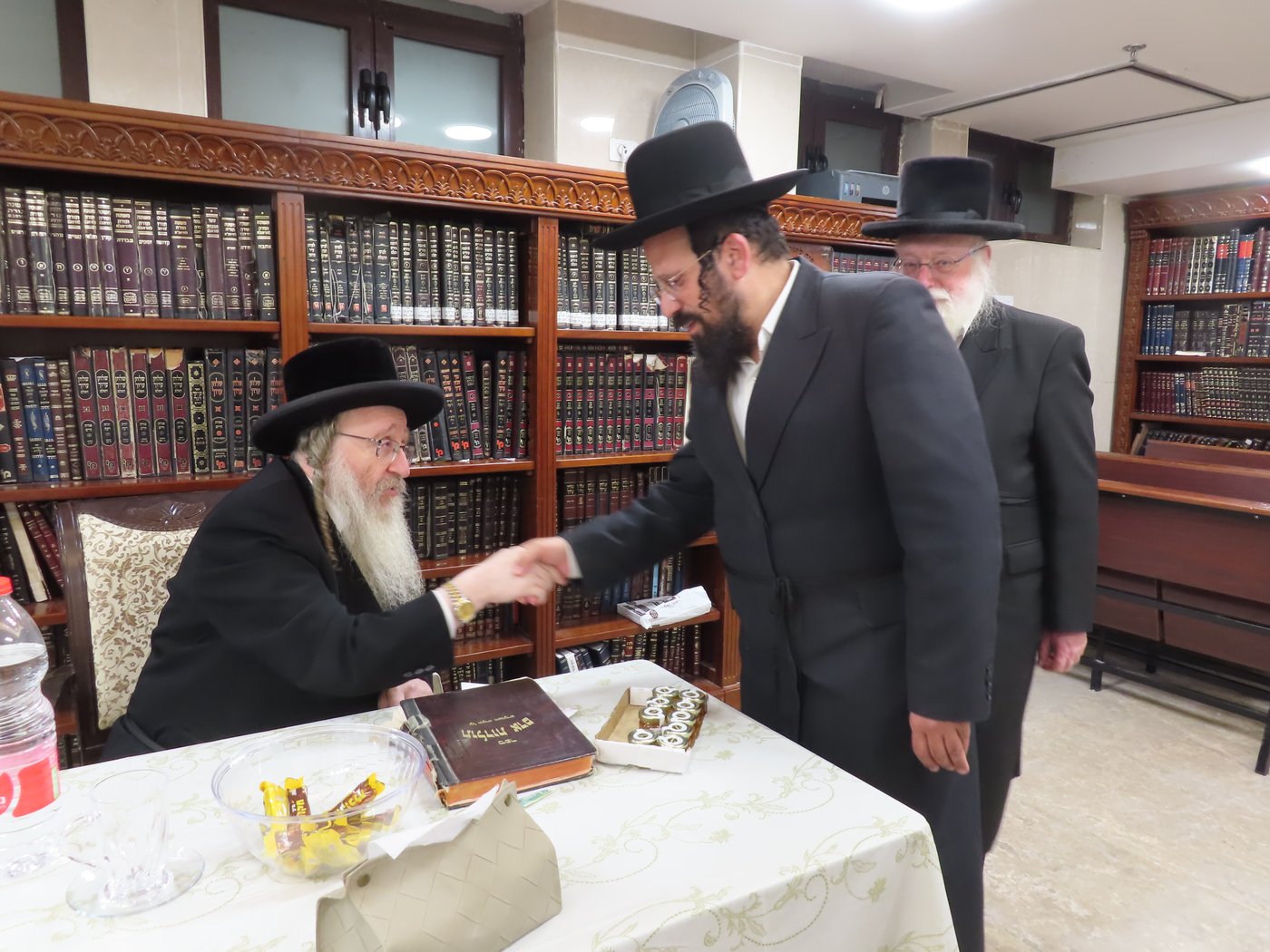 האדמו"ר מביאלה בקבלת קהל באשדוד