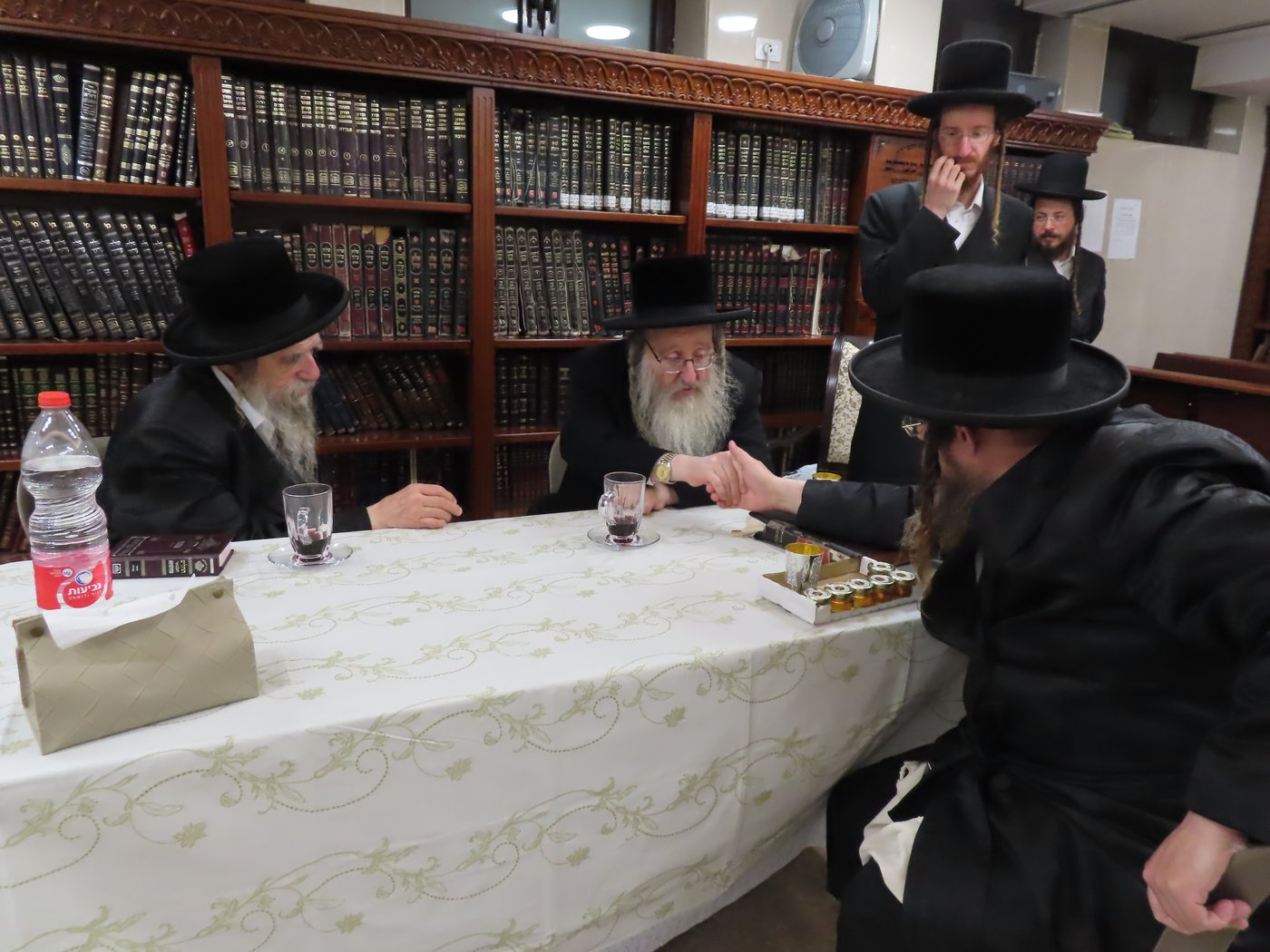 האדמו"ר מביאלה בקבלת קהל באשדוד