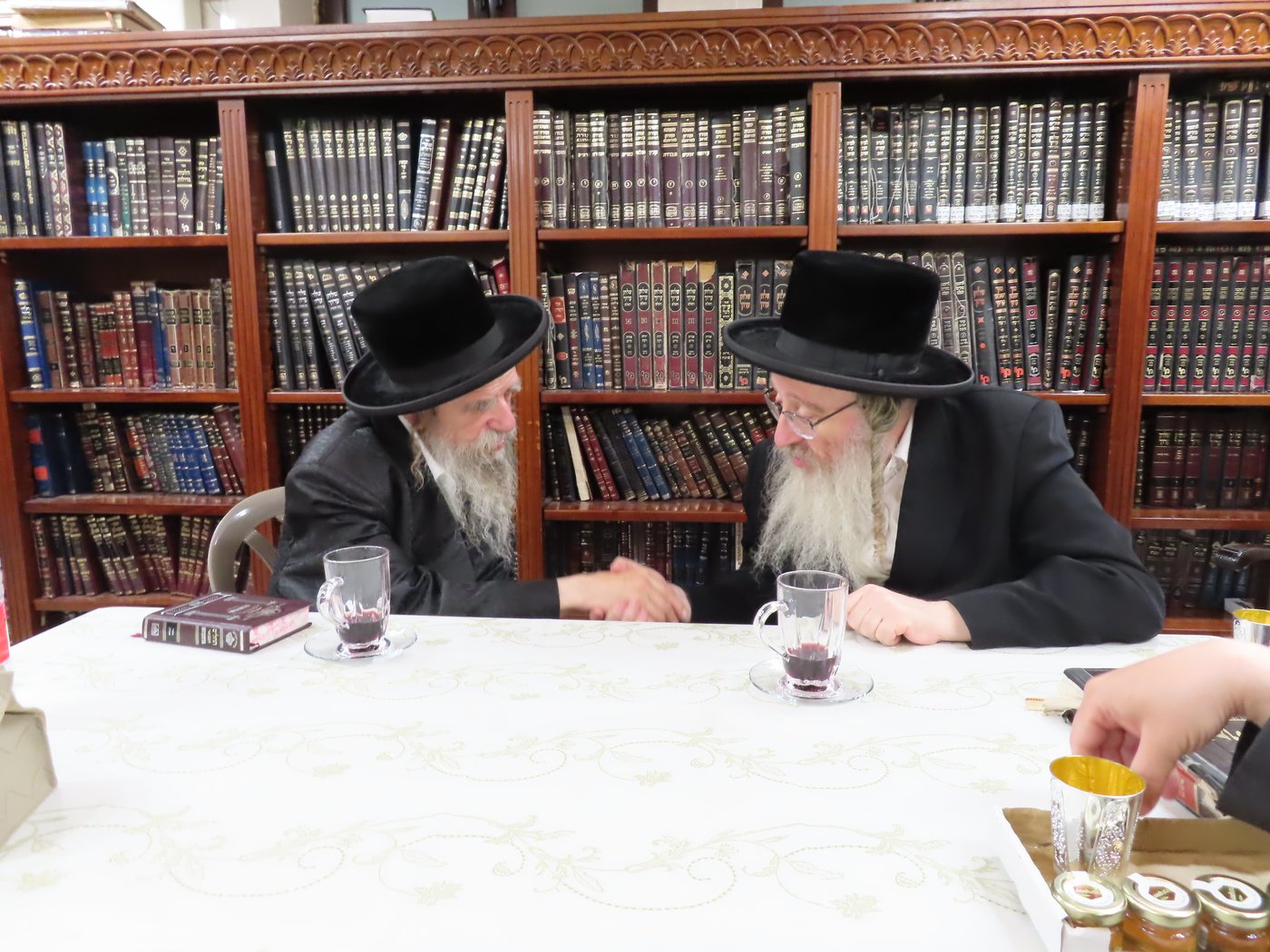 האדמו"ר מביאלה בקבלת קהל באשדוד