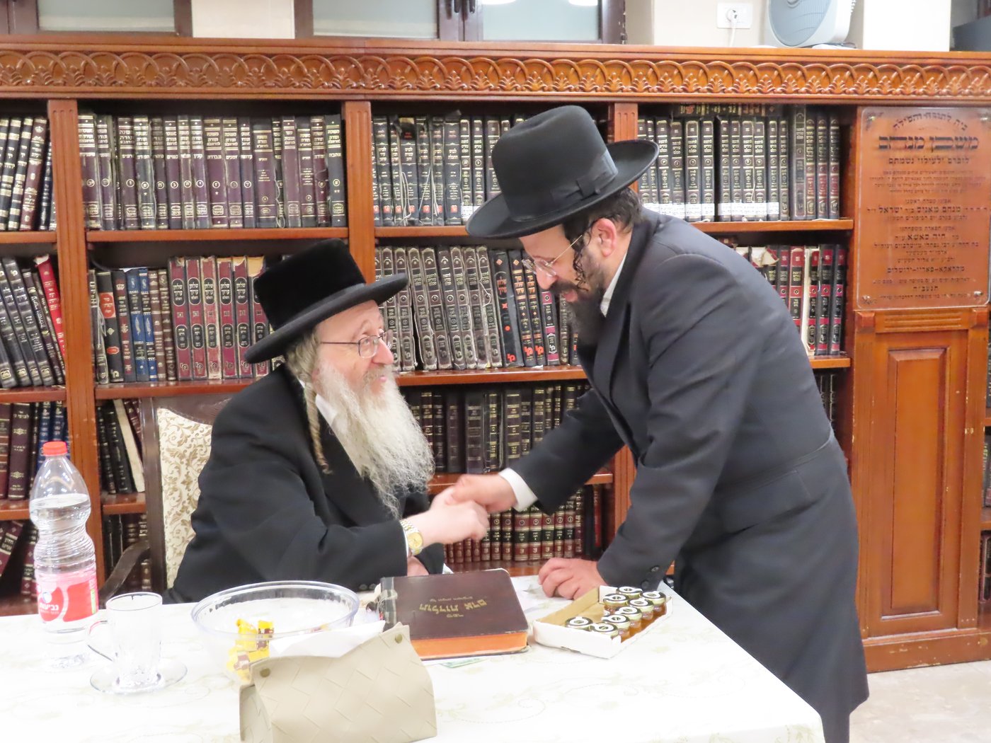 האדמו"ר מביאלה בקבלת קהל באשדוד