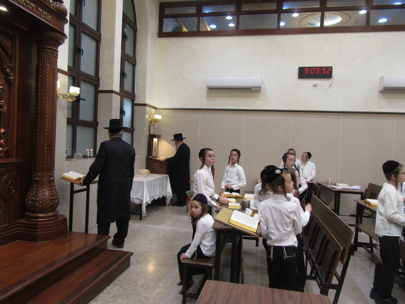 האדמו"ר מביאלה בקבלת קהל באשדוד