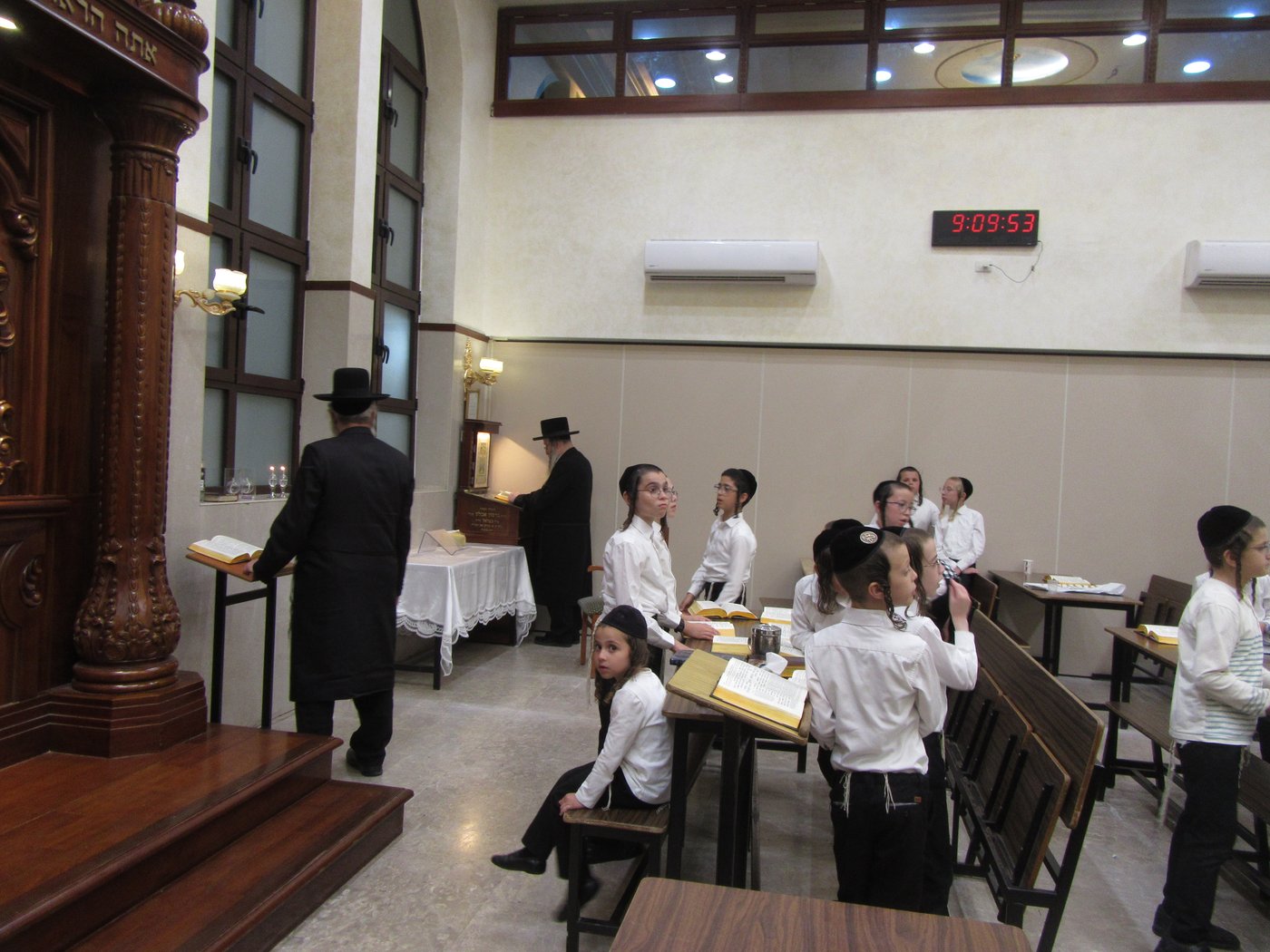 האדמו"ר מביאלה בקבלת קהל באשדוד