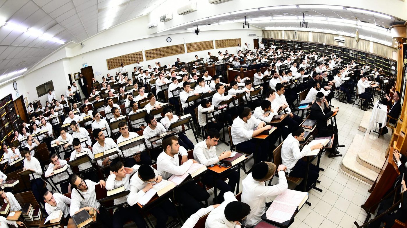 הגרי"ב שרייבר בשיחה בקריית מלך