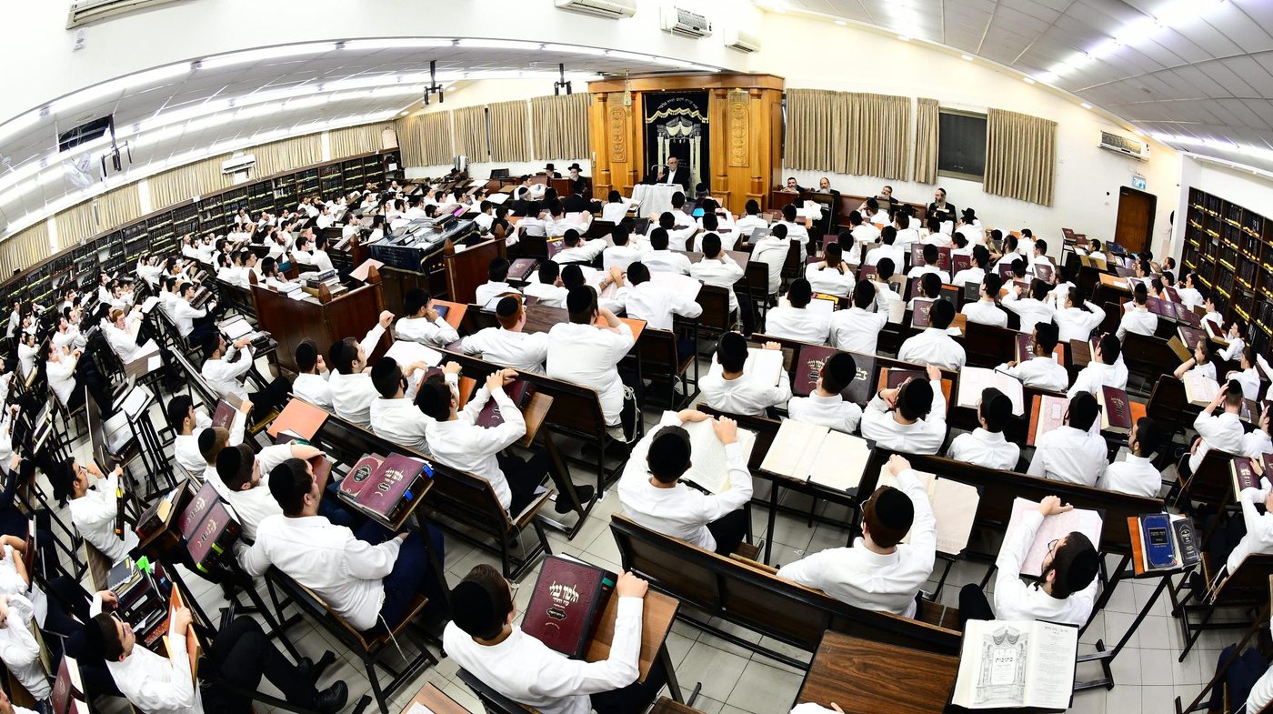 הגרי"ב שרייבר בשיחה בקריית מלך