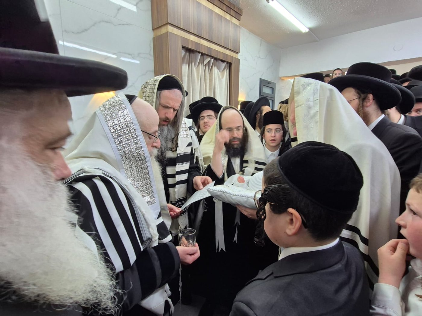 האדמו"ר מצאנז קלויזנבורג שליט"א בביקורו בארץ הקודש | צילום: באדיבות המצלם