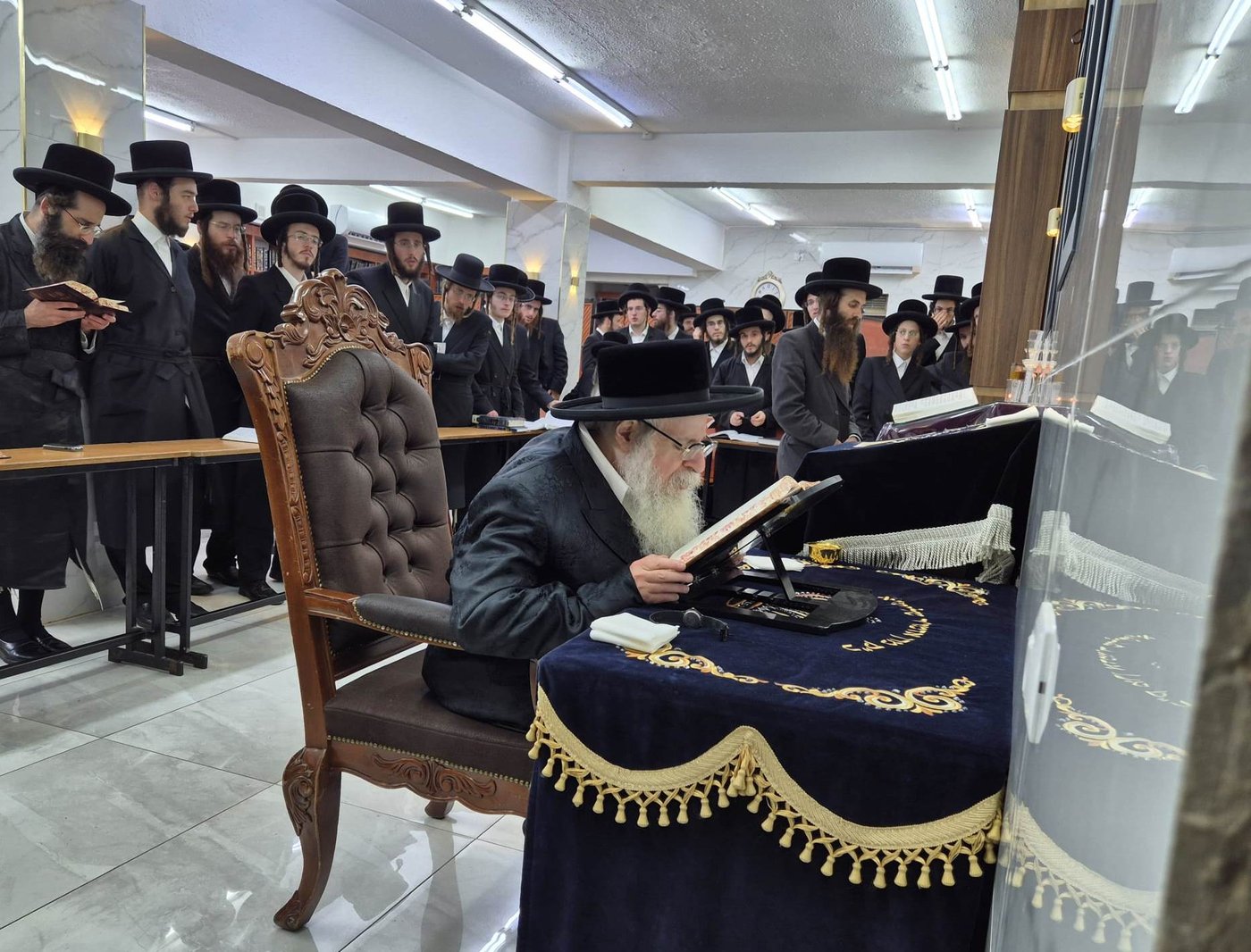 האדמו"ר מצאנז קלויזנבורג שליט"א בביקורו בארץ הקודש | צילום: באדיבות המצלם