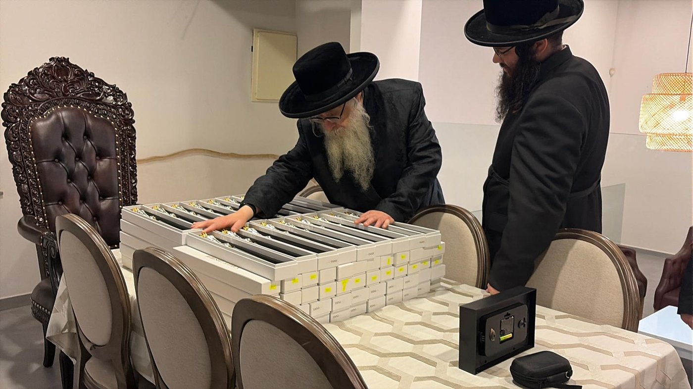 האדמו"ר מצאנז קלויזנבורג שליט"א בביקורו בארץ הקודש | צילום: באדיבות המצלם