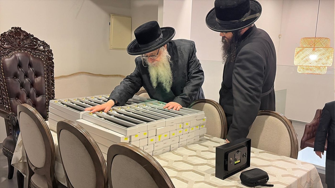 האדמו"ר מצאנז קלויזנבורג שליט"א בביקורו בארץ הקודש | צילום: באדיבות המצלם