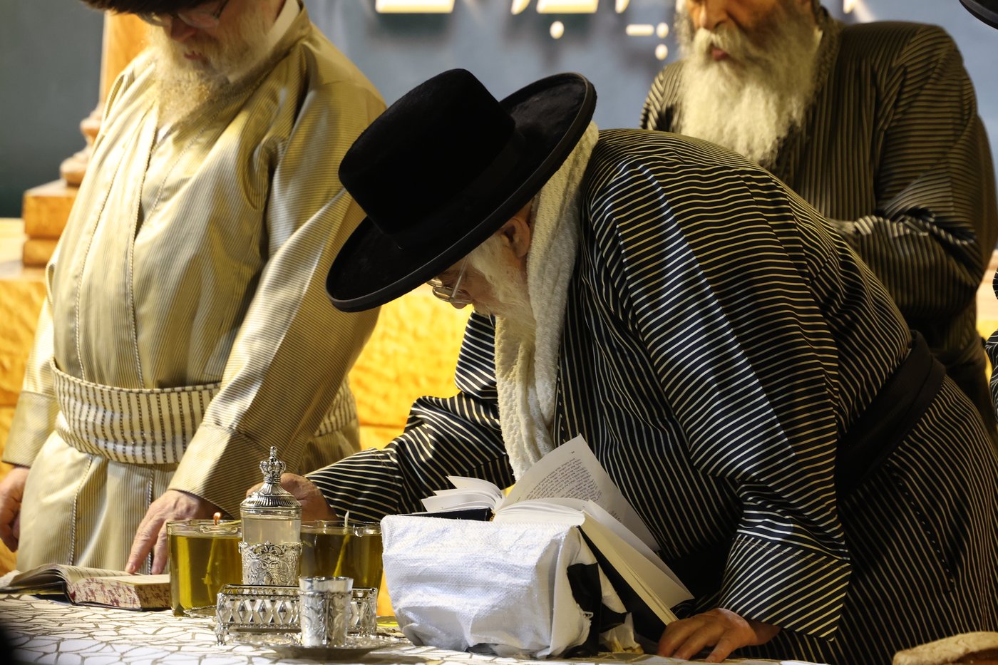 האדמו"ר מתולדות אהרן במירון