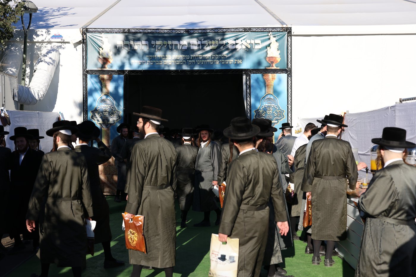 האדמו"ר מתולדות אהרן במירון