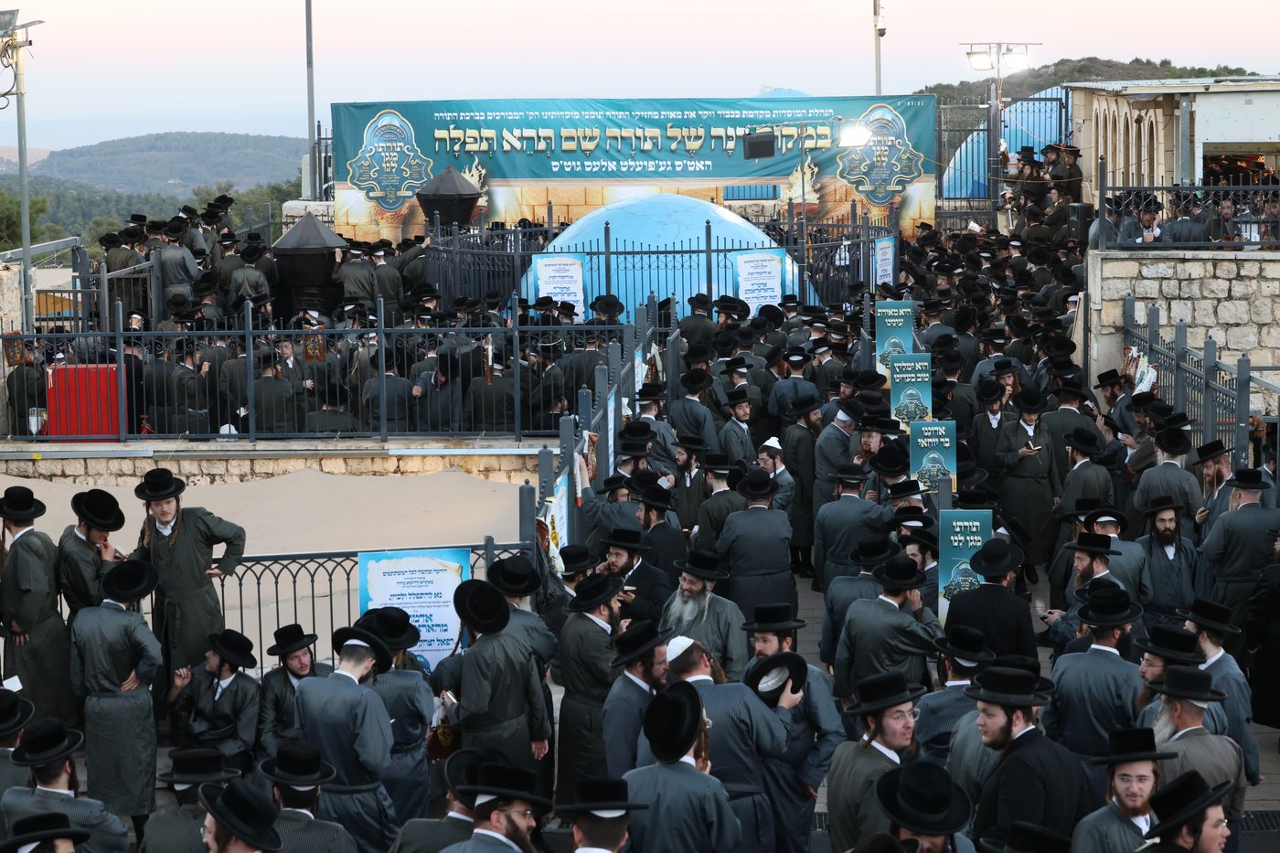 האדמו"ר מתולדות אהרן במירון