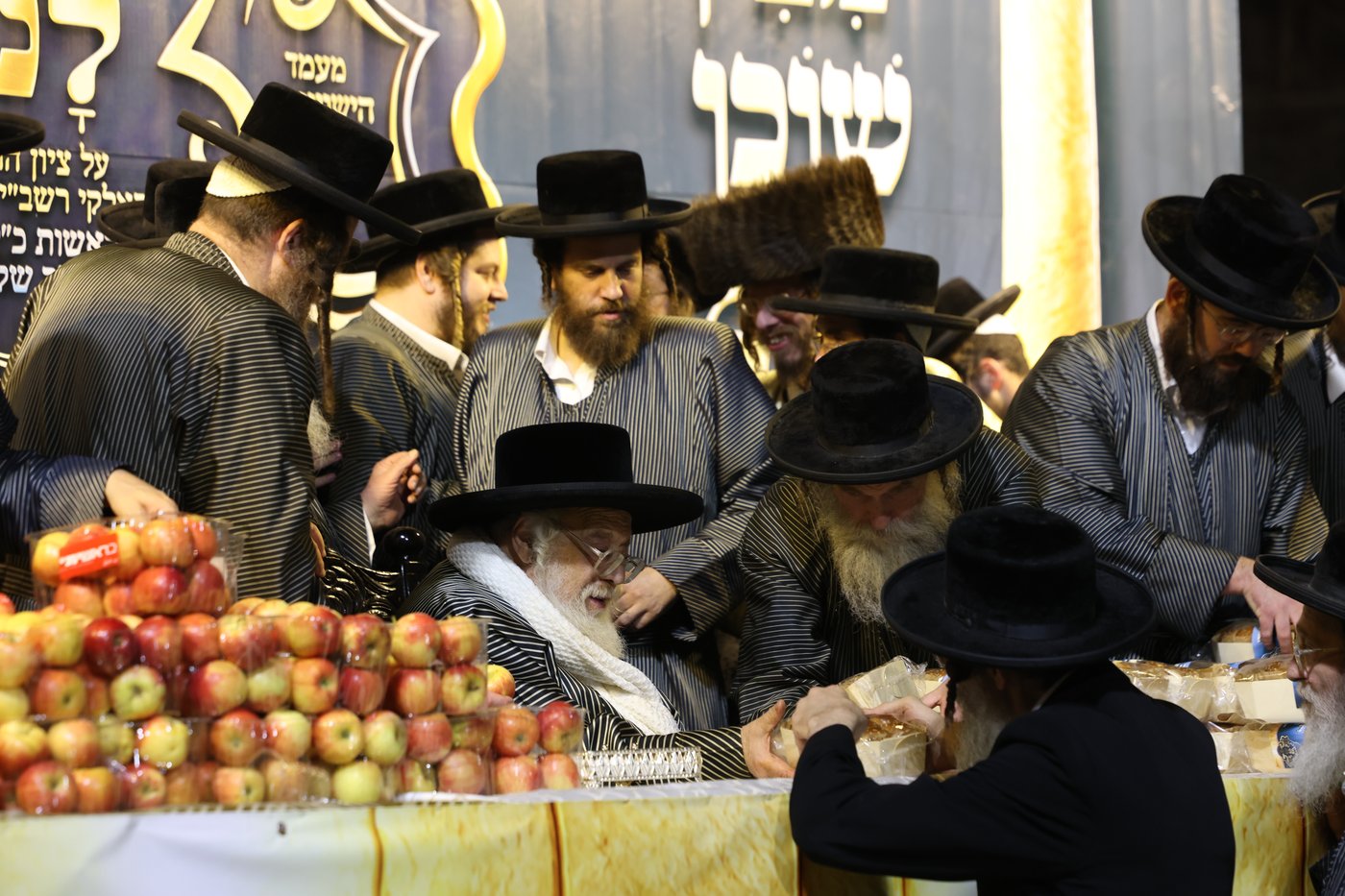 האדמו"ר מתולדות אהרן במירון