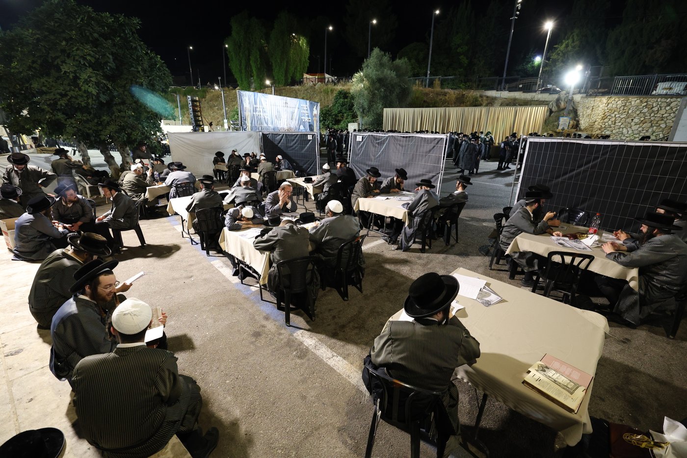 האדמו"ר מתולדות אהרן במירון