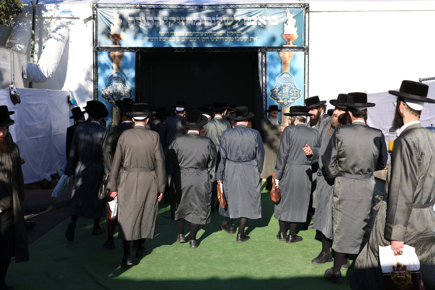 האדמו"ר מתולדות אהרן במירון