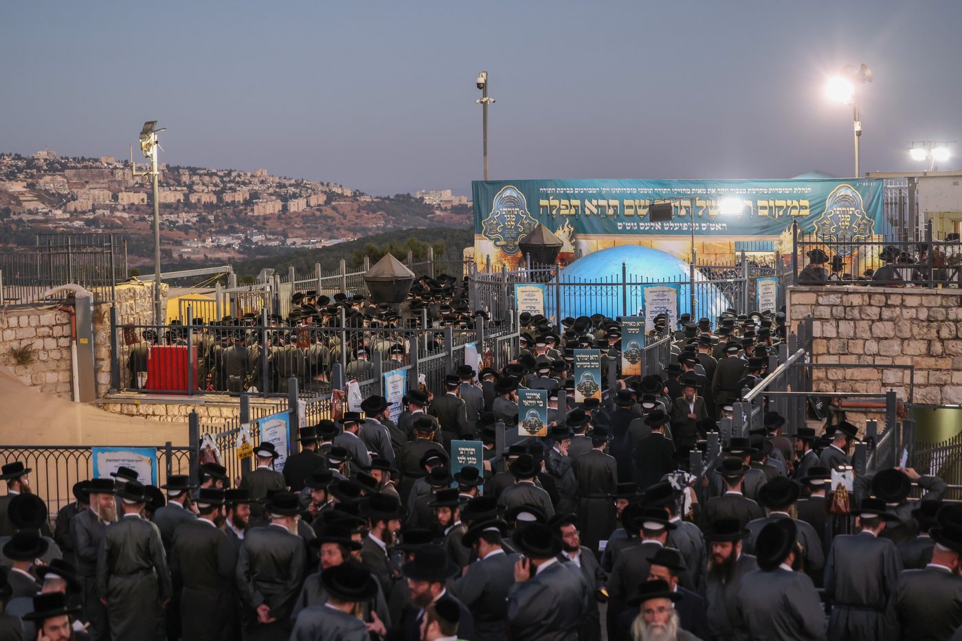 האדמו"ר מתולדות אהרן במירון