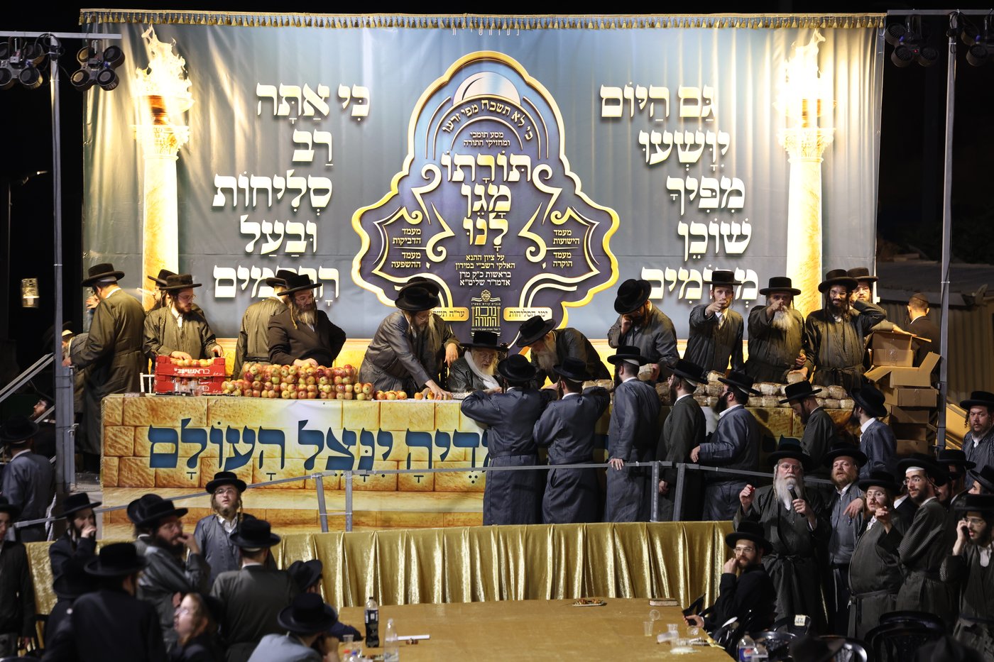 האדמו"ר מתולדות אהרן במירון