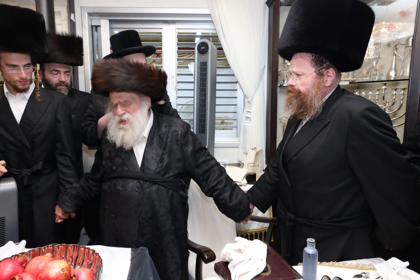 בנוצת אווז: ספר תורה לכבוד אב"ד פולגאר