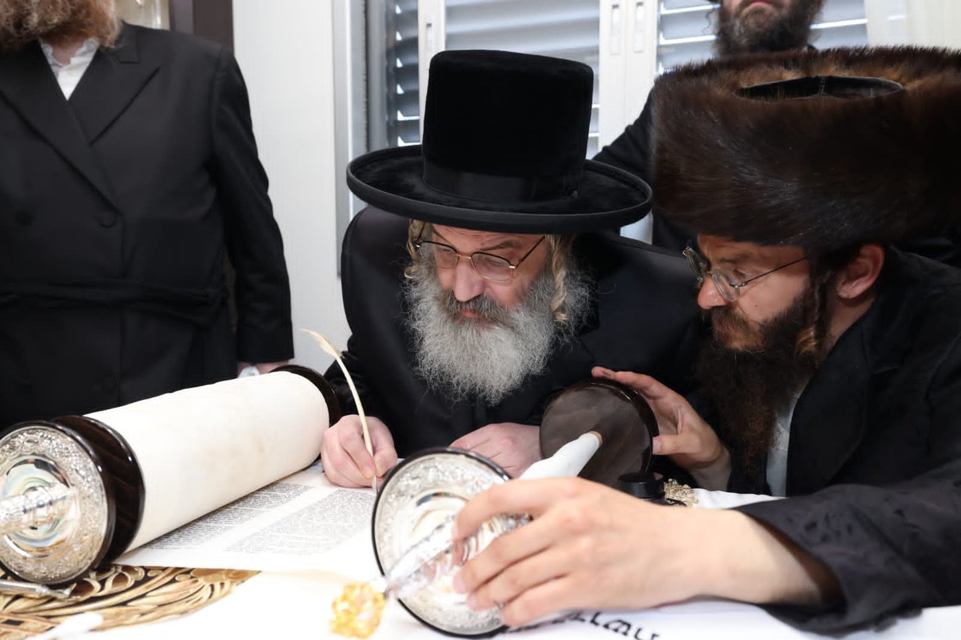 בנוצת אווז: ספר תורה לכבוד אב"ד פולגאר